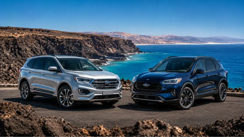 Ford Edge vs Ford Escape à Djibouti — comparatif des deux SUV Ford sur fond de Golfe de Tadjourah