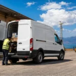 Ford Transit utilitaire à Djibouti — fourgon professionnel Ford en zone portuaire avec vue sur le Golfe de Tadjourah