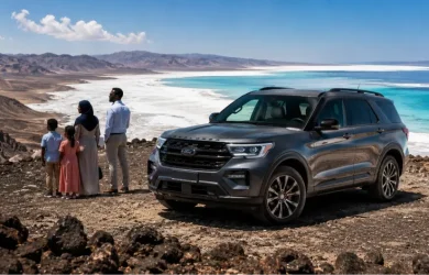 Ford Explorer 2026 à Djibouti — SUV premium Ford sur les hauteurs du Lac Assal avec paysage volcanique djiboutien