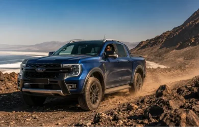 Quel modèle Ford choisir pour le climat de Djibouti — Ford Ranger sur piste volcanique près du Lac Assal